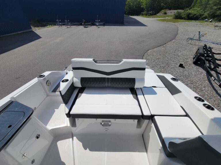 2026 Monterey Elite 27 Stern Drive US-RGFEA104F526 [photo 3]